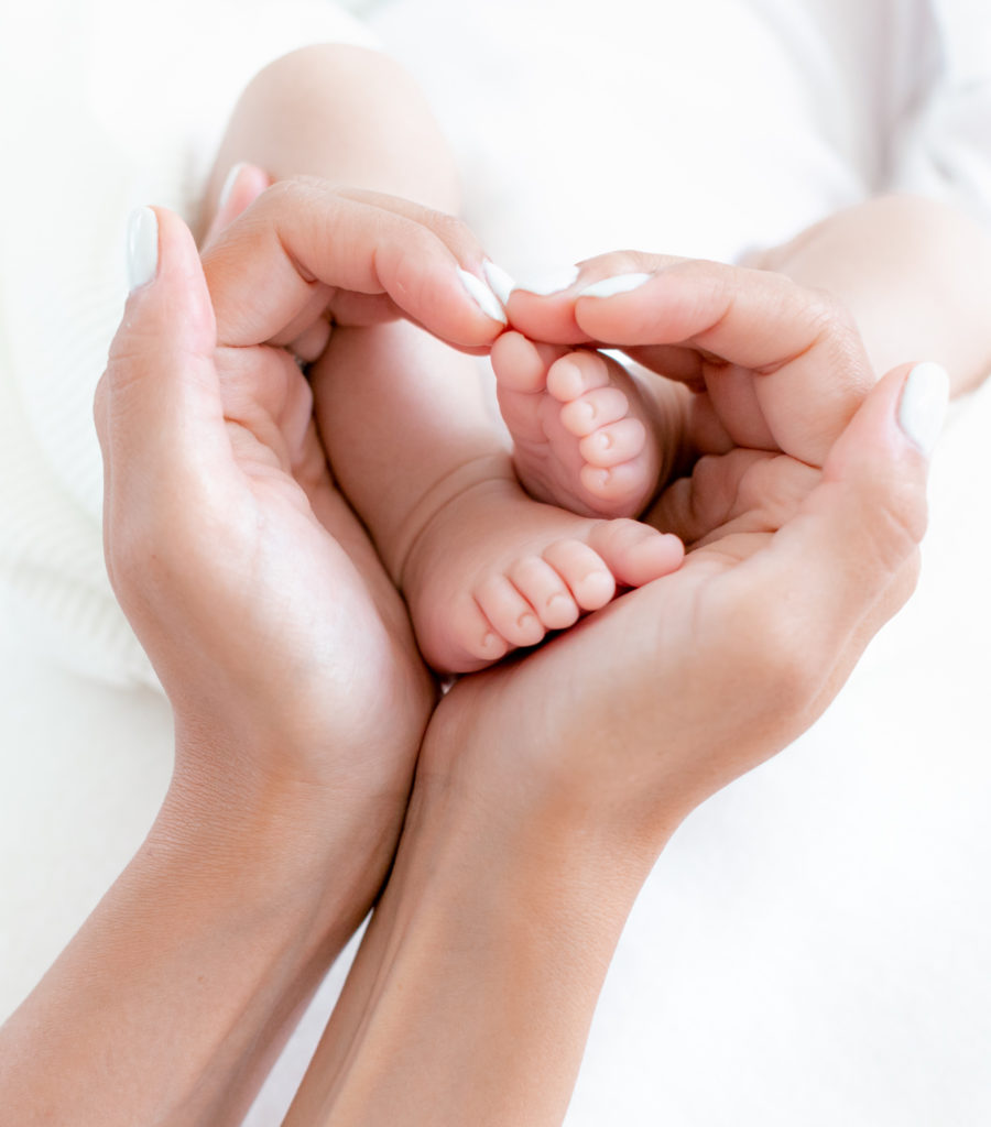 newborn toes and moms hands